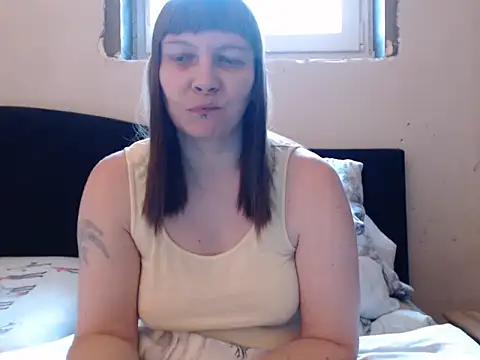 Snapshot of YviEngel87 chatting on 01.18.25 YviEngel87 online show from 01.18.25