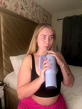 lucyRose xoxox online show from 09.28.25