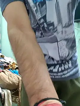 Snapshot of TOPMOON001 chatting on 11.20.25 TOPMOON001 online show from 11.20.25