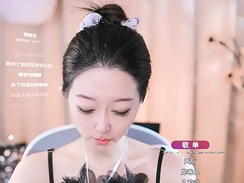 Snapshot of Zoe-99 chatting on 03.06.25 Zoe-99 online show from 03.06.25