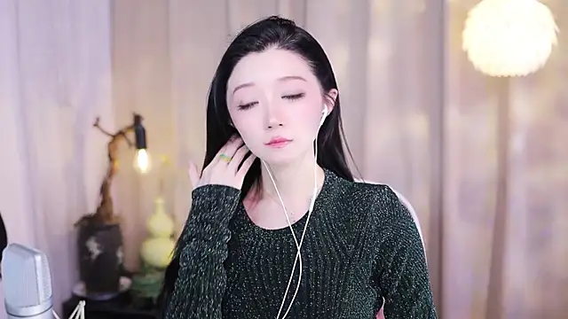 Snapshot of Zoe-99 chatting on 02.05.26 Zoe-99 online show from 02.05.26