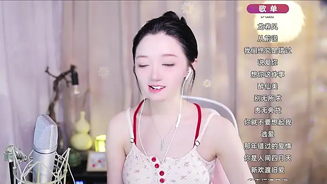 Snapshot of Zoe-99 chatting on 04.12.26 Zoe-99 online show from 04.12.26