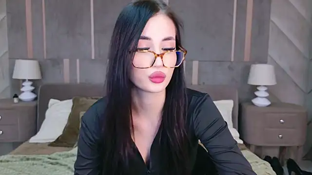 Snapshot of EmmaLawrens chatting on 03.18.25 EmmaLawrens online show from 03.18.25