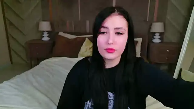 Snapshot of EmmaLawrens chatting on 10.02.25 EmmaLawrens online show from 10.02.25