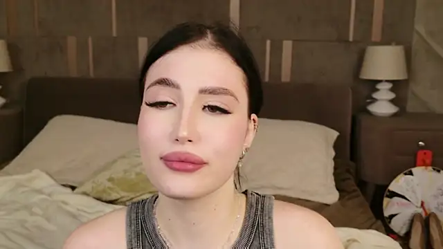 Snapshot of EmmaLawrens chatting on 10.05.25 EmmaLawrens online show from 10.05.25