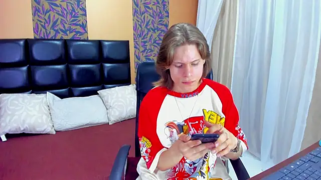 Snapshot of blondie_lover69 chatting on 02.04.25 blondie lover69 online show from 02.04.25