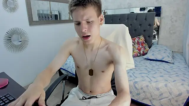 Snapshot of blondie_lover69 chatting on 03.15.25 blondie lover69 online show from 03.15.25