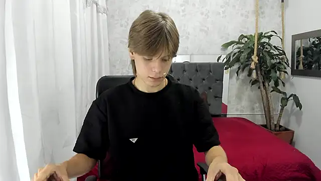 Snapshot of blondie_lover69 chatting on 09.20.25 blondie lover69 online show from 09.20.25