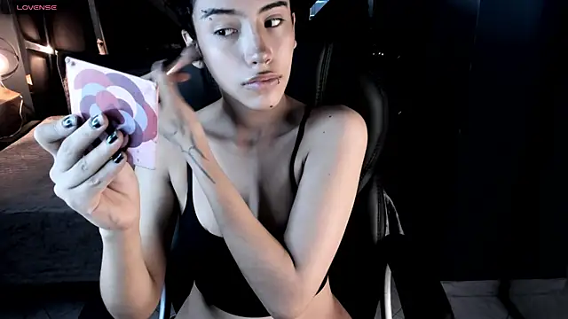 Snapshot of vaiolethsan__ chatting on 01.17.26 vaiolethsan online show from 01.17.26