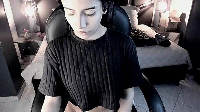 Snapshot of vaiolethsan__ chatting on 02.12.26 vaiolethsan online show from 02.12.26