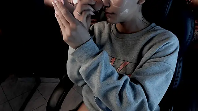 Snapshot of vaiolethsan__ chatting on 02.24.26 vaiolethsan online show from 02.24.26