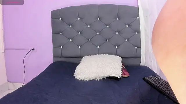 Snapshot of naomii_0 chatting on 10.03.25 naomii 0 online show from 10.03.25