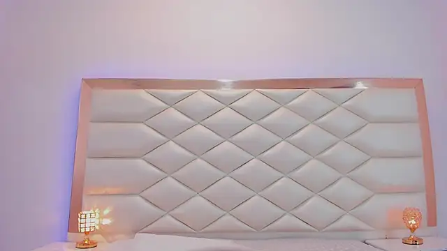 Snapshot of MiaQueen021 chatting on 01.21.25 MiaQueen021 online show from 01.21.25