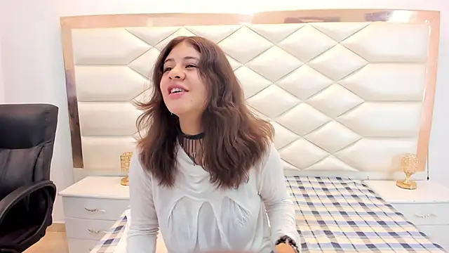 Snapshot of MiaQueen021 chatting on 02.06.25 MiaQueen021 online show from 02.06.25