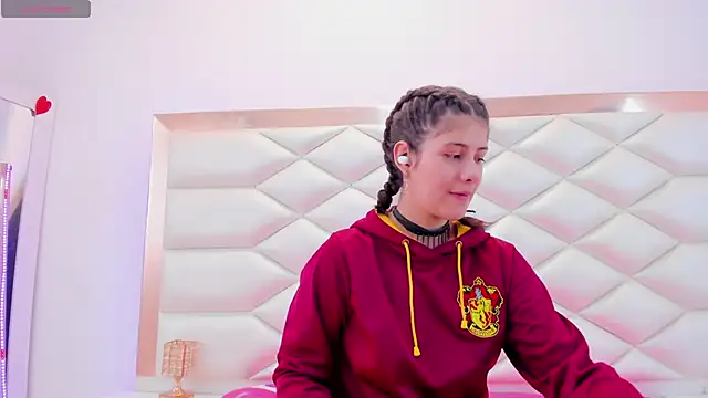 Snapshot of MiaQueen021 chatting on 03.06.25 MiaQueen021 online show from 03.06.25