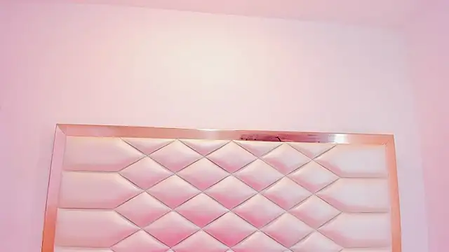 Snapshot of MiaQueen021 chatting on 03.19.25 MiaQueen021 online show from 03.19.25