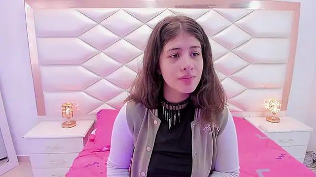 Snapshot of MiaQueen021 chatting on 03.20.25 MiaQueen021 online show from 03.20.25