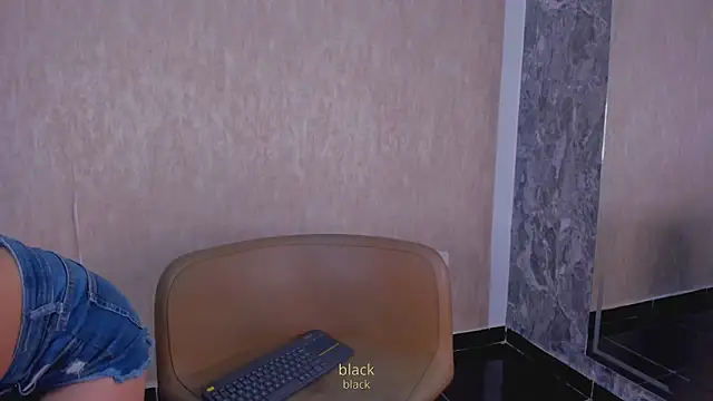 Snapshot of StefanyRousse chatting on 10.15.25 StefanyRousse online show from 10.15.25