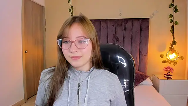 Dahlia Rousse online show from 10.27.25