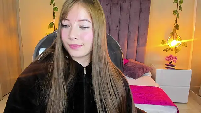 Dahlia Rousse online show from 12.03.25