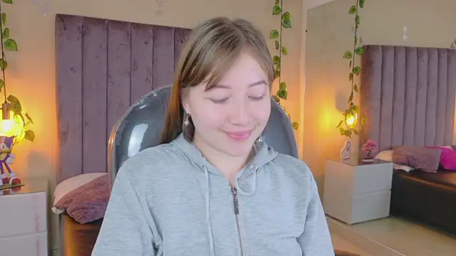 Dahlia Rousse online show from 01.18.26