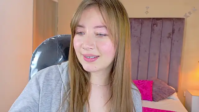 Dahlia Rousse online show from 03.05.26