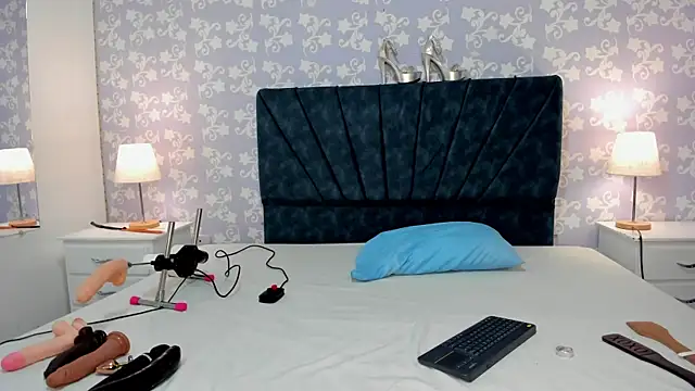 SalomeSimonz online show from 11.21.25