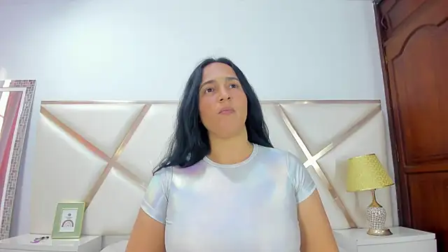 LucineArias online show from 02.20.25