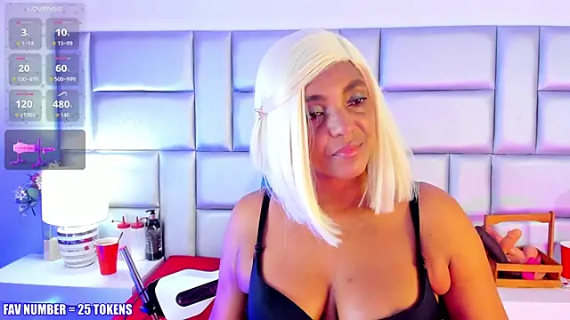 LovelyNickii online show from 11.05.25