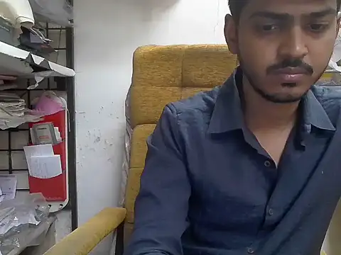 Snapshot of cute_modell chatting on 12.18.25 cute modell online show from 12.18.25