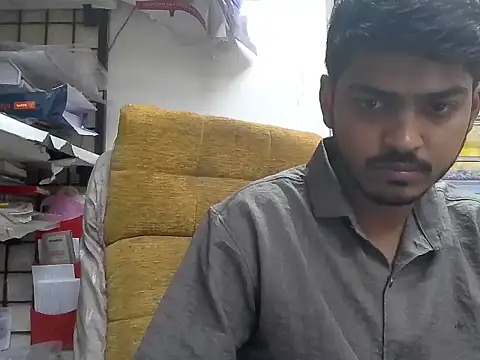 Snapshot of cute_modell chatting on 12.20.25 cute modell online show from 12.20.25