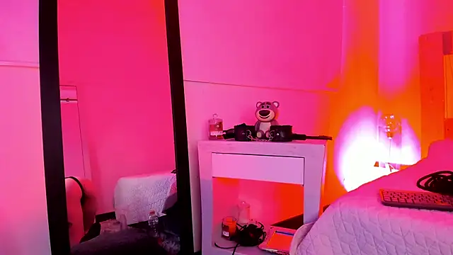 coral jonesss online show from 10.17.25