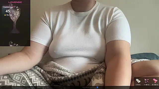 Snapshot of Teasingsarah chatting on 09.29.25 Teasingsarah online show from 09.29.25