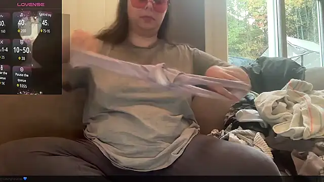 Snapshot of Teasingsarah chatting on 09.30.25 Teasingsarah online show from 09.30.25