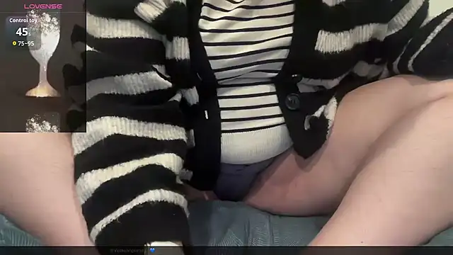 Snapshot of Teasingsarah chatting on 11.06.25 Teasingsarah online show from 11.06.25