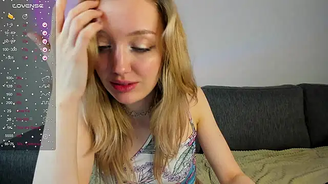 Snapshot of Sofie_Ross chatting on 02.25.25 Sofie Ross online show from 02.25.25
