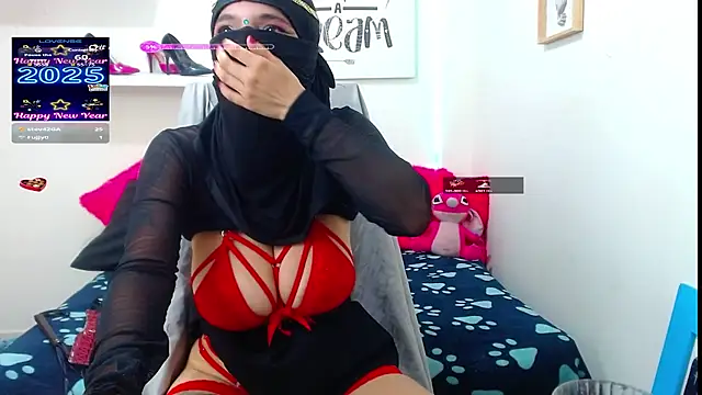 Snapshot of azahara_faraah chatting on 01.11.25 azahara faraah online show from 01.11.25