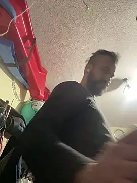 Snapshot of leonardohot1987 chatting on 01.16.25 leonardohot1987 online show from 01.16.25