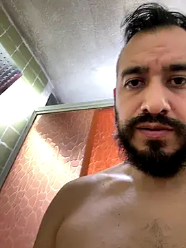 Snapshot of leonardohot1987 chatting on 11.05.25 leonardohot1987 online show from 11.05.25