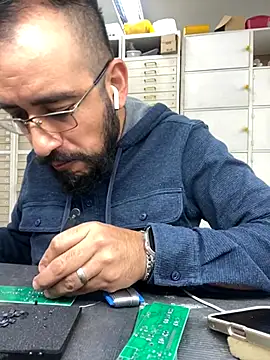 Snapshot of leonardohot1987 chatting on 11.19.25 leonardohot1987 online show from 11.19.25