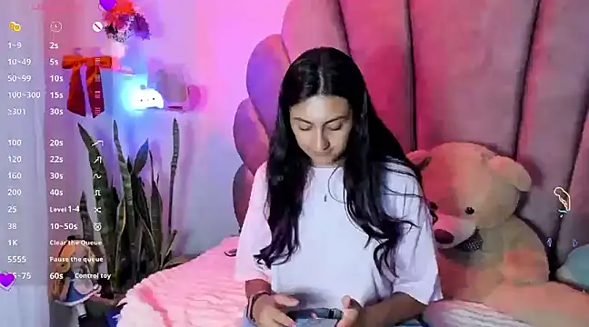 sweetfoxy 17 online show from 02.02.25