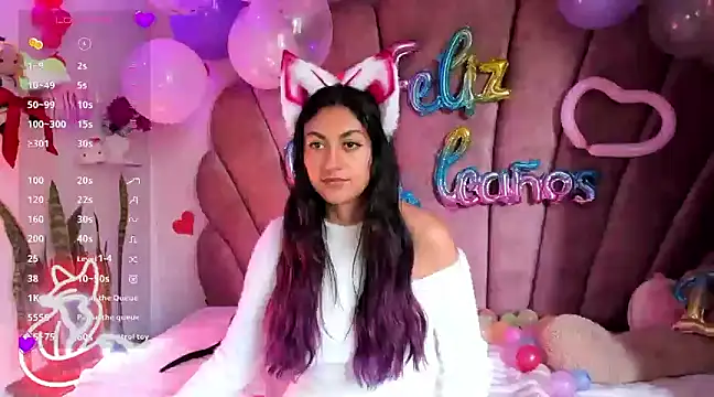 sweetfoxy 17 online show from 02.18.25