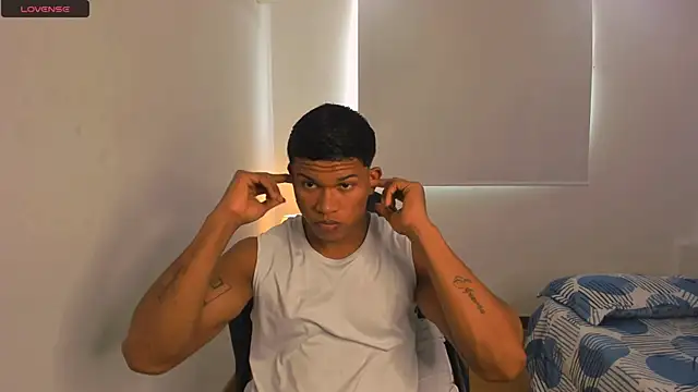 Snapshot of maxsteel177 chatting on 02.26.25 maxsteel177 online show from 02.26.25