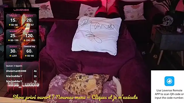 Miss luxiole online show from 10.22.25