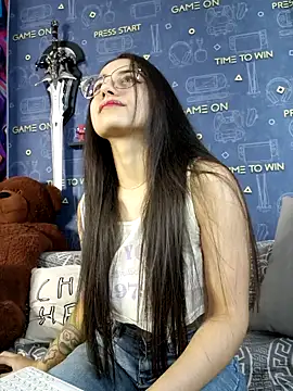 Snapshot of LittleX_Angel chatting on 02.11.25 LittleX Angel online show from 02.11.25