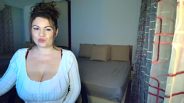 VixenVibesX online show from 10.26.25