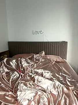 Snapshot of anna_elfi chatting on 10.18.25 anna elfi online show from 10.18.25