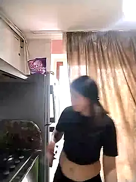 Snapshot of Rosanna_Rennie chatting on 02.19.25 Rosanna Rennie online show from 02.19.25