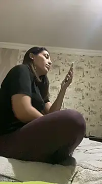 Snapshot of Rosanna_Rennie chatting on 02.25.25 Rosanna Rennie online show from 02.25.25