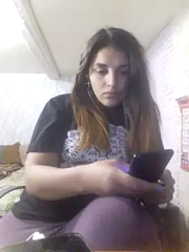 Snapshot of Rosanna_Rennie chatting on 10.18.25 Rosanna Rennie online show from 10.18.25